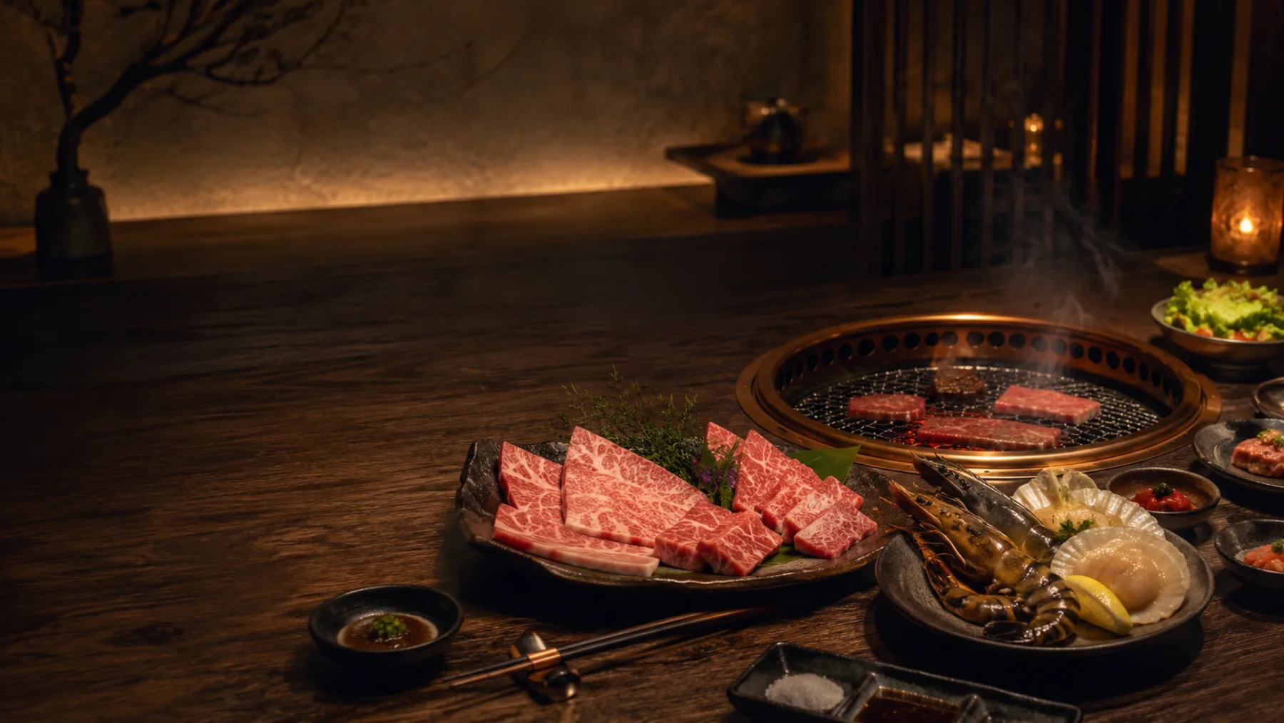 頤火燒肉餐桌炭火與食材情境